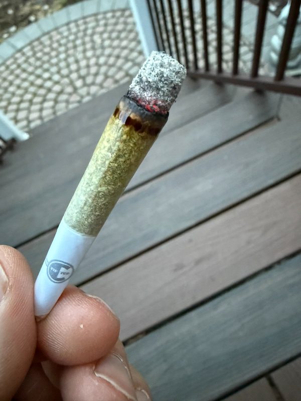 Lit pre-roll with custom tip
